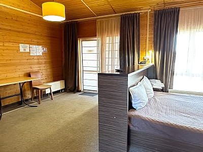 номери та будиночки в заміському комплексі Bulanovo в селі Буланове Полтавської області