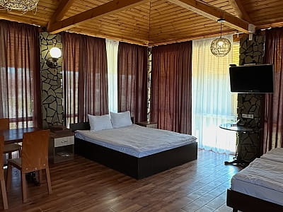 номери та будиночки в заміському комплексі Bulanovo в селі Буланове Полтавської області