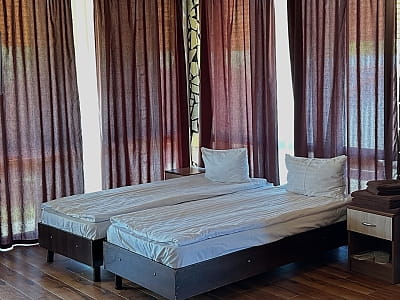 номери та будиночки в заміському комплексі Bulanovo в селі Буланове Полтавської області