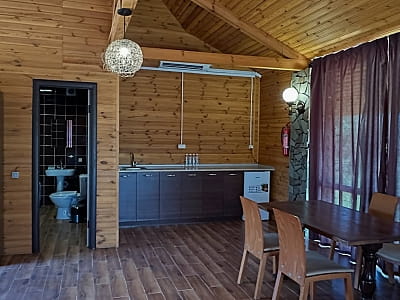 номери та будиночки в заміському комплексі Bulanovo в селі Буланове Полтавської області