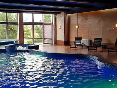 критий басейн SPA зони в заміському комплексі Bulanovo в селі Буланове Полтавської області