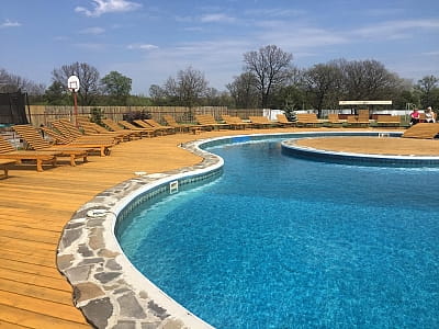 літній відкритий басейн в заміському комплексі Bulanovo в селі Буланове Полтавської області