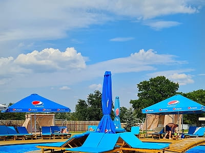 літній відкритий басейн в заміському комплексі Bulanovo в селі Буланове Полтавської області