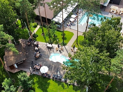 DOM — це заміський комплекс, де гармонійно поєднані природа, гастрономія, SPA-відновлення та різноманітні формати відпочинку. 