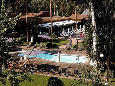 DOM — сучасний заміський комплекс у Київській області, створений для відпочинку, подій та перезавантаження серед лісу. 