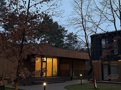 комфортні номери та котеджі в заміському комплексі DOM у Київській області