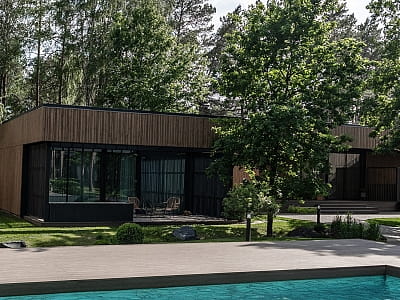 літній відкритий басейн в заміському комплексі DOM у Київській області