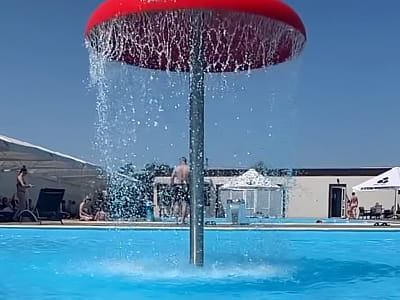 відкритий літній басейн в заміському комплексі Garden Hotel у Кропивницькому