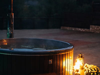 чан-джакузі в заміському комплексі «Грінвіч» в селі Залужжя, за кілька десятків хвилин їзди від Тернополя