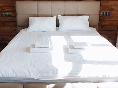 простора садиба для великих компаній в заміському комплексі «Грінвіч» в селі Залужжя, за кілька десятків хвилин їзди від Тернополя