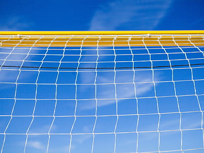 волейбольний майданчик в заміському комплексі «Хрещатик» у Черкаській області на березі річки Рось у місці її впадіння в Дніпро