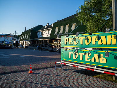 Готельно-ресторанний SPA-комплекс «Лубенська Слобода» розташований у мальовничому куточку Полтавщини, лише за два кілометри від історичного міста Лубни. 