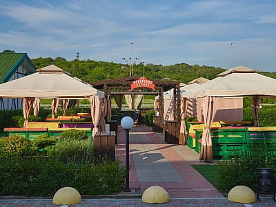 Готельно-ресторанний SPA-комплекс «Лубенська Слобода» розташований у мальовничому куточку Полтавщини, лише за два кілометри від історичного міста Лубни. 