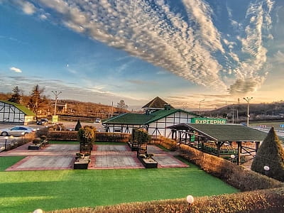 Готельно-ресторанний SPA-комплекс «Лубенська Слобода» розташований у мальовничому куточку Полтавщини, лише за два кілометри від історичного міста Лубни. 