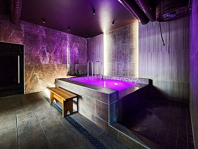 купіль біля лазні в заміському комплексі «Лубенська Слобода» у мальовничому куточку Полтавщини, лише за два кілометри від історичного міста Лубни