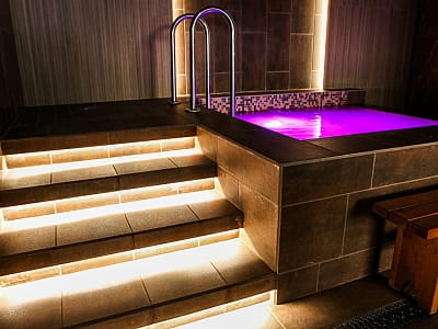 купіль біля лазні в заміському комплексі «Лубенська Слобода» у мальовничому куточку Полтавщини, лише за два кілометри від історичного міста Лубни