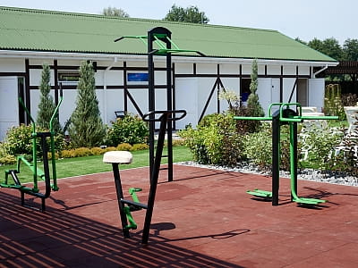 спортивна зона в заміському комплексі «Лубенська Слобода» у мальовничому куточку Полтавщини, лише за два кілометри від історичного міста Лубни