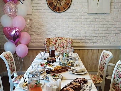 Зал Прованс ресторану в заміському комплексі «Лубенська Слобода» у мальовничому куточку Полтавщини, лише за два кілометри від історичного міста Лубни