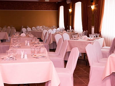 Ресторан в заміському комплексі «Лубенська Слобода» у мальовничому куточку Полтавщини, лише за два кілометри від історичного міста Лубни