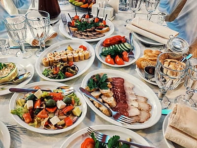 Ресторан в заміському комплексі «Лубенська Слобода» у мальовничому куточку Полтавщини, лише за два кілометри від історичного міста Лубни