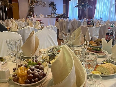 Ресторан в заміському комплексі «Лубенська Слобода» у мальовничому куточку Полтавщини, лише за два кілометри від історичного міста Лубни