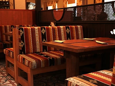 Зал Класичний ресторану в заміському комплексі «Лубенська Слобода» у мальовничому куточку Полтавщини, лише за два кілометри від історичного міста Лубни