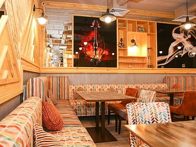 Зал Кришталь ресторану в заміському комплексі «Лубенська Слобода» у мальовничому куточку Полтавщини, лише за два кілометри від історичного міста Лубни