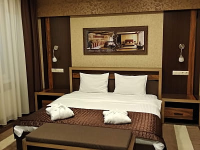 готельні номери в заміському комплексі «Лубенська Слобода» у мальовничому куточку Полтавщини, лише за два кілометри від історичного міста Лубни