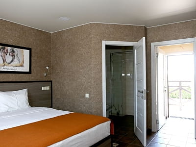 готельні номери в заміському комплексі «Лубенська Слобода» у мальовничому куточку Полтавщини, лише за два кілометри від історичного міста Лубни