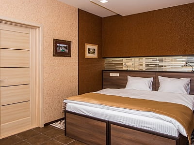 готельні номери в заміському комплексі «Лубенська Слобода» у мальовничому куточку Полтавщини, лише за два кілометри від історичного міста Лубни