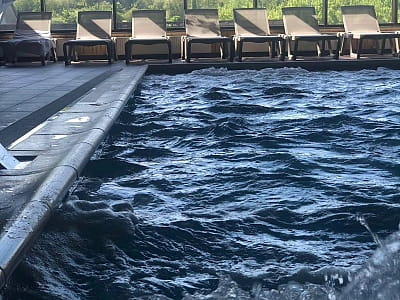 Критий басейн в SPA в заміському комплексі «Лубенська Слобода» у мальовничому куточку Полтавщини, лише за два кілометри від історичного міста Лубни