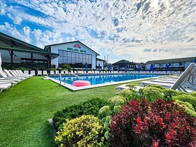 літній відкритий басейн в заміському комплексі «Лубенська Слобода» у мальовничому куточку Полтавщини, лише за два кілометри від історичного міста Лубни