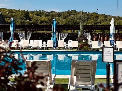 літній відкритий басейн в заміському комплексі «Лубенська Слобода» у мальовничому куточку Полтавщини, лише за два кілометри від історичного міста Лубни