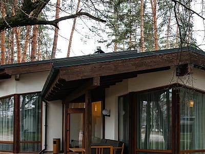 номери та котеджі в заміському комплексі «Мис Доброї Надії» в селі Глоди Полтавської області на березі річки Ворскла