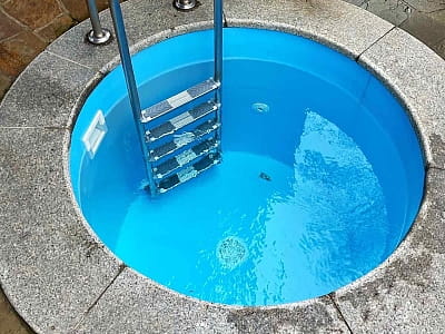 купіль в заміському комплексі «Мис Доброї Надії» в селі Глоди Полтавської області на березі річки Ворскла