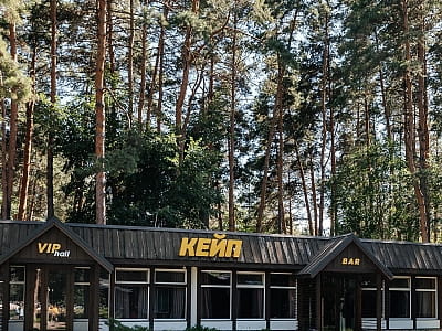 ресторан-бар Кейп в заміському комплексі «Мис Доброї Надії» в селі Глоди Полтавської області на березі річки Ворскла