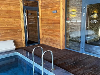 купіль лазні в заміському комплексі «Мис Доброї Надії» в селі Глоди Полтавської області на березі річки Ворскла