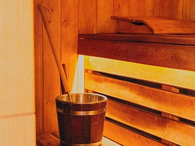 лазня в заміському відпочинковому комплексі «Оазис Пляж» на набережній Івачівського ставу неподалік Тернополя