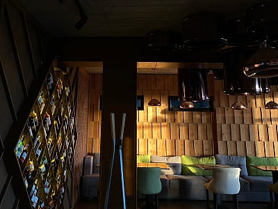 ресторан в заміському відпочинковому комплексі «Панорама HILL» у селі Горішня Вигнанка біля міста Чортків