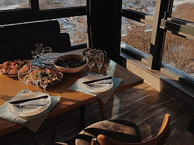 ресторан в заміському відпочинковому комплексі «Панорама HILL» у селі Горішня Вигнанка біля міста Чортків