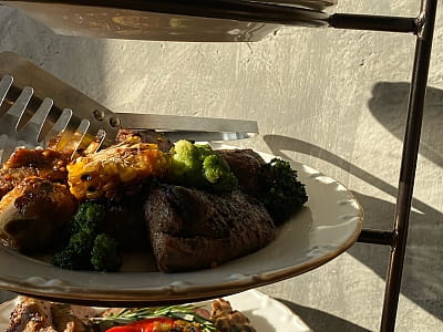 страви ресторану в заміському відпочинковому комплексі «Панорама HILL» у селі Горішня Вигнанка біля міста Чортків