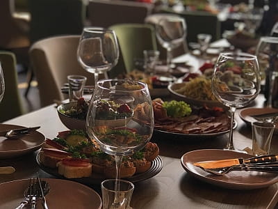 ресторан в заміському відпочинковому комплексі «Панорама HILL» у селі Горішня Вигнанка біля міста Чортків