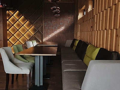 ресторан в заміському відпочинковому комплексі «Панорама HILL» у селі Горішня Вигнанка біля міста Чортків