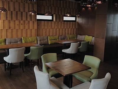 ресторан в заміському відпочинковому комплексі «Панорама HILL» у селі Горішня Вигнанка біля міста Чортків