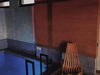 купіль при сауні в заміському відпочинковому комплексі «Панорама HILL» у селі Горішня Вигнанка біля міста Чортків