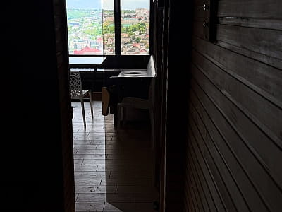 зона відпочинку при сауні в заміському відпочинковому комплексі «Панорама HILL» у селі Горішня Вигнанка біля міста Чортків