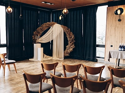 урочисті весільні церемонії в заміському відпочинковому комплексі «Панорама HILL» у селі Горішня Вигнанка біля міста Чортків