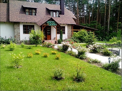 кафе в заміському комплексі «Перший Кордон» в селі Медведівка Черкаської області