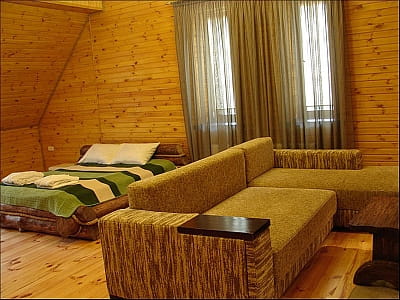 готель в заміському комплексі «Перший Кордон» в селі Медведівка Черкаської області