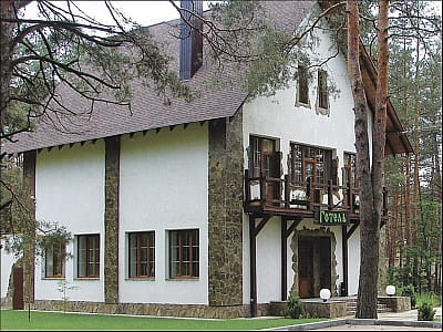 готель в заміському комплексі «Перший Кордон» в селі Медведівка Черкаської області